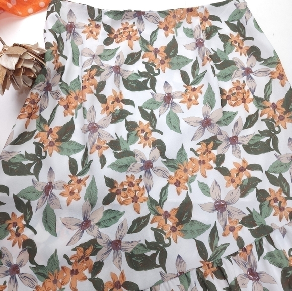 Follow Me White Peach Green Floral Asymmetric Skirt Sz M - Picture 10 of 12